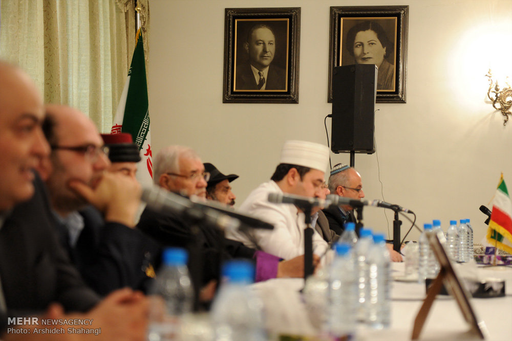 نشست مطبوعاتی با موضوع جوامع اقلیت های دینی در جمهوری اسلامی ایران نشست مطبوعاتی با موضوع جوامع اقلیت های دینی در جمهوری اسلامی ایران