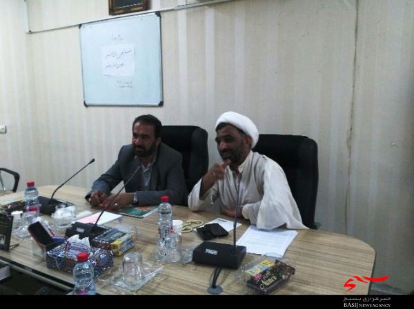 شاعران آسیب های موجود در اشعار را با مطالعه کم کنند شاعران آسیب های موجود در اشعار را با مطالعه کم کنند
