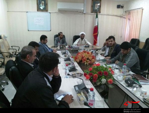 شاعران آسیب های موجود در اشعار را با مطالعه کم کنند شاعران آسیب های موجود در اشعار را با مطالعه کم کنند