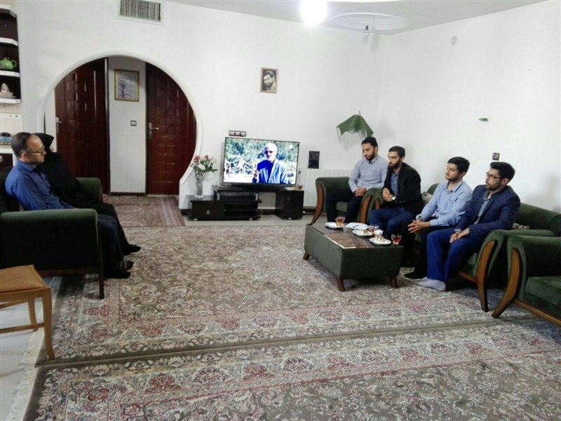 دیدار بسیجیان پایگاه امام رضا (ع) شاهرود با خانواده شهید مهدی بیدی دیدار بسیجیان پایگاه امام رضا (ع) شاهرود با خانواده شهید مهدی بیدی