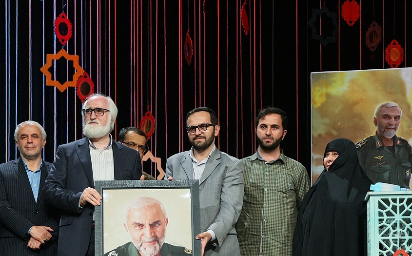 یادبود سردار شهید حاج حسین همدانی و تجلیل از راوی و نویسنده کتاب 