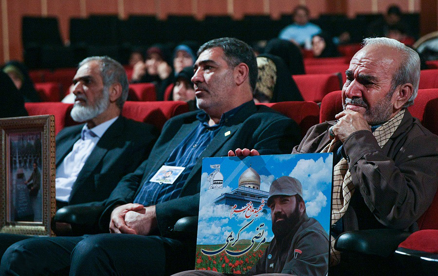 یادبود سردار شهید حاج حسین همدانی و تجلیل از راوی و نویسنده کتاب 