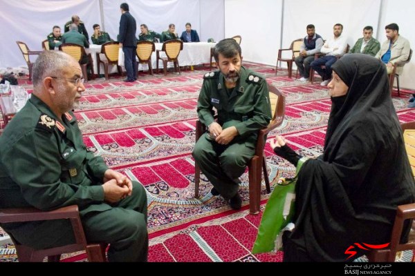 برپایی میز خدمت سپاه امام صادق (ع) در مصلی نماز جمعه + تصاویر