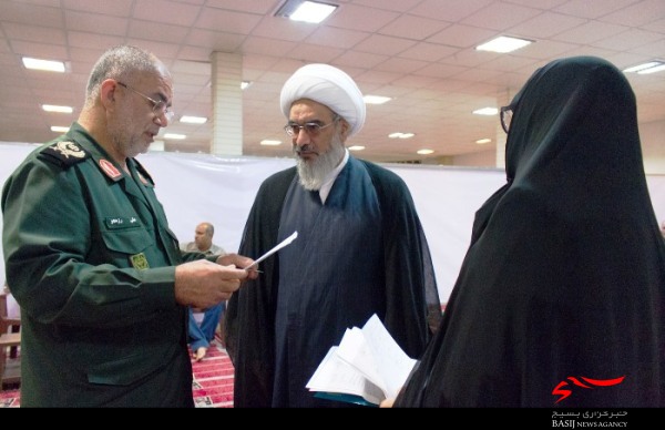 برپایی میز خدمت سپاه امام صادق (ع) در مصلی نماز جمعه + تصاویر برپایی میز خدمت سپاه امام صادق (ع) در مصلی نماز جمعه + تصاویر