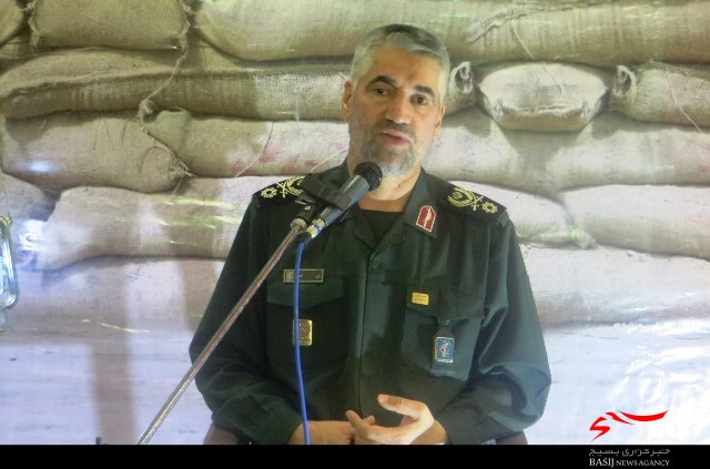 شهدا از حق شخصی خود گذشتند تا امر ولی‌فقیه زمین نماند/ باید رهرو واقعی شهدا باشیم