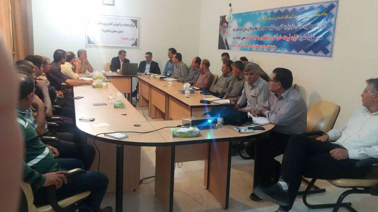 بازدید رئیس موسسه تحقیقات اصلاح و تهیه بذر چغندر قند کشور از مرکز تحقیقات و آموزش کشاورزی استان در شاهرود