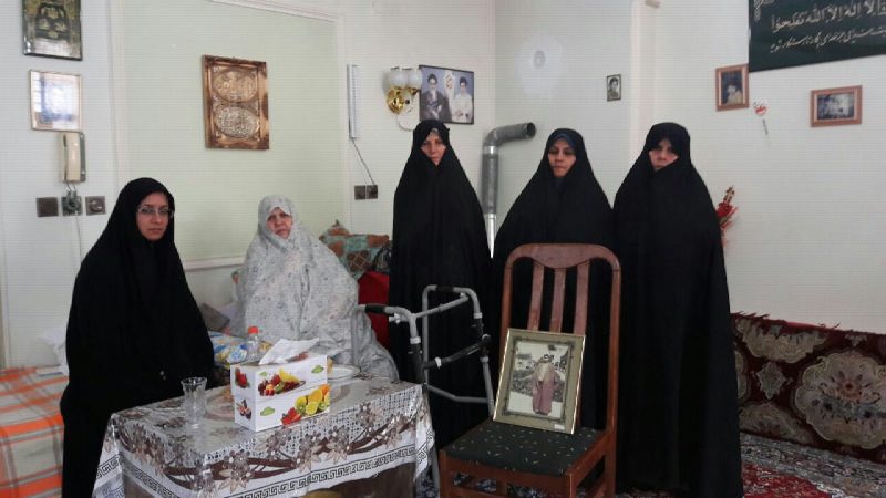 دیدار بسیجیان پایگاه بسیج خواهران مطهره شاهرود با خانواده شهید موثق دیدار بسیجیان پایگاه بسیج خواهران مطهره شاهرود با خانواده شهید موثق