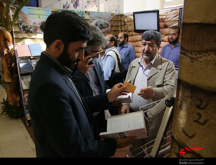 بازدید رییس سازمان بسیج اصناف بازاریان و تجار کشور از بیست و سومین نمایشگاه مطبوعات بازدید رییس سازمان بسیج اصناف بازاریان و تجار کشور از بیست و سومین نمایشگاه مطبوعات