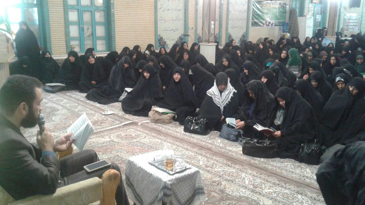 حضور بانوان بسیجی در صحنه خنثی کننده توطئههای دشمنان حضور بانوان بسیجی در صحنه خنثی کننده توطئههای دشمنان