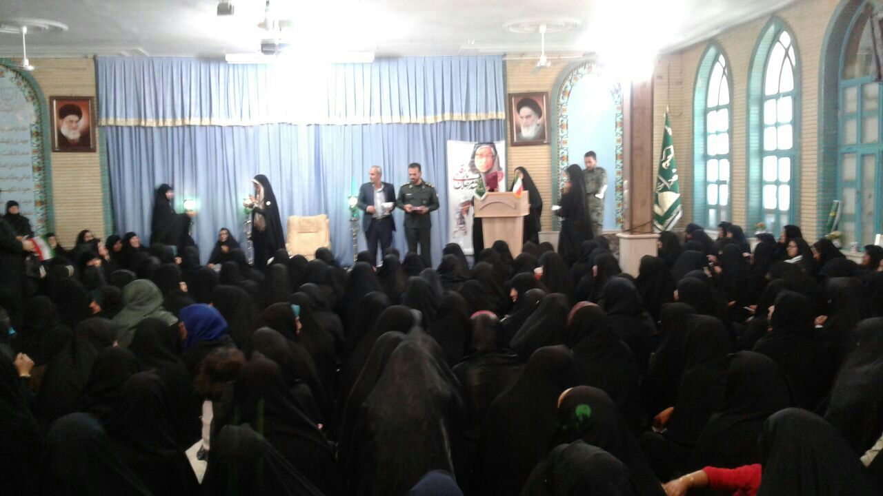 حضور بانوان بسیجی در صحنه خنثی کننده توطئههای دشمنان حضور بانوان بسیجی در صحنه خنثی کننده توطئههای دشمنان