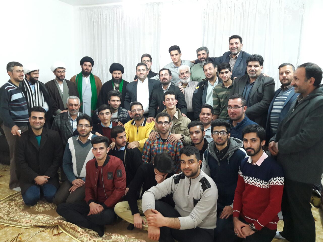 امت اسلامی باید وحدت خود را حفظ و مروج این فرهنگ باشند