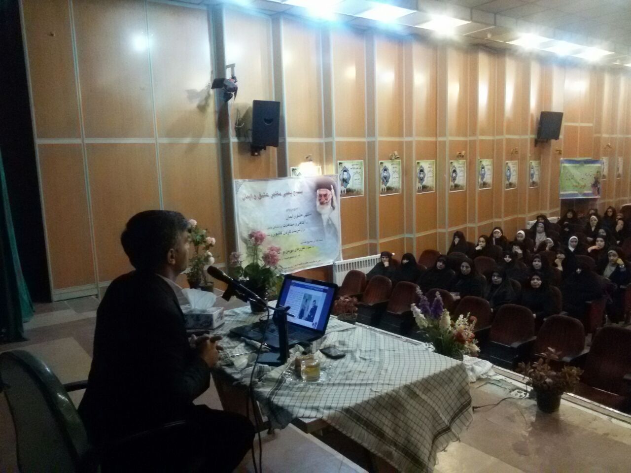 یکی از تهدید&zwnj;های امروز جامعه ما شبکه&zwnj;های اجتماعی است