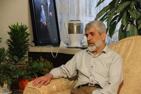 حجت الاسلام نعیمی از خانواده شهید احمدی روشن بازدید کرد