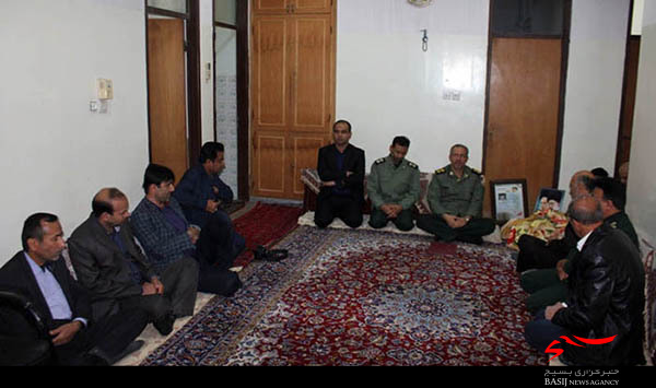 دیدار از خانواده شهید مزارعی به مناسبت چهلمین سالگرد پیروزی انقلاب اسلامی دیدار از خانواده شهید مزارعی به مناسبت چهلمین سالگرد پیروزی انقلاب اسلامی
