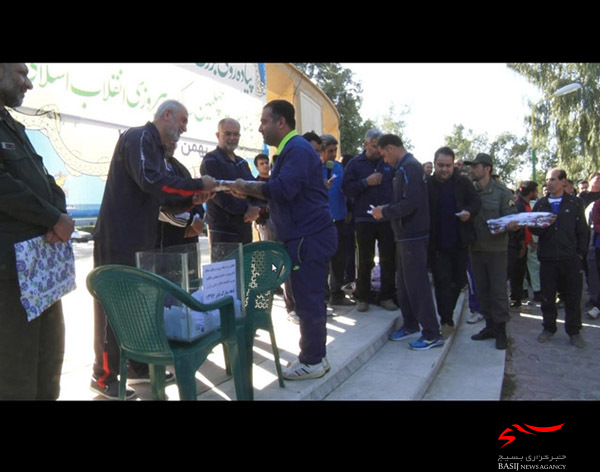 همایش بزرگ پیاده روی کارکنان نیروهای مسلح بوشهر برگزار شد همایش بزرگ پیاده روی کارکنان نیروهای مسلح بوشهر برگزار شد