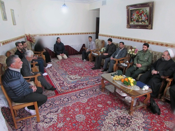 دیدار فرمانده سپاه شازند با خانواده شهیدان سردار سیاوش امیری و محمدرضا کریمی دیدار فرمانده سپاه شازند با خانواده شهیدان سردار سیاوش امیری و محمدرضا کریمی