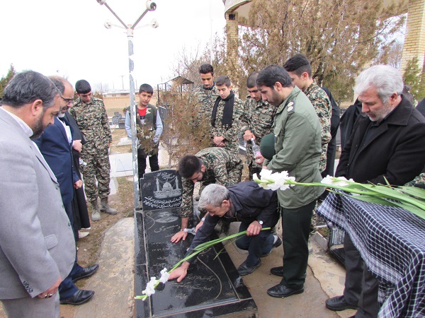 گلباران مزار شهدای قدمگاه گلباران مزار شهدای قدمگاه