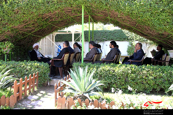 کاشت نهال توسط نماینده ولی فقیه در استان بوشهردرهفته منابع طبیعی کاشت نهال توسط نماینده ولی فقیه در استان بوشهردرهفته منابع طبیعی