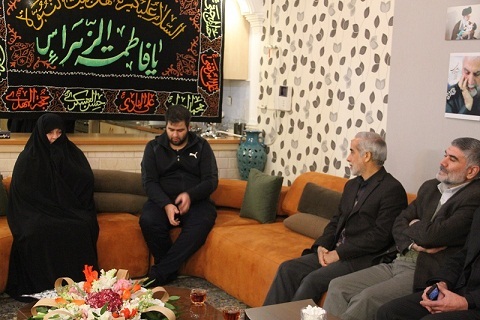 دیدار سردار یزدانی و سردار آذرنوش با خانواده سردار شهید حسین همدانی