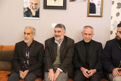 دیدار سردار یزدانی و سردار آذرنوش با خانواده سردار شهید حسین همدانی