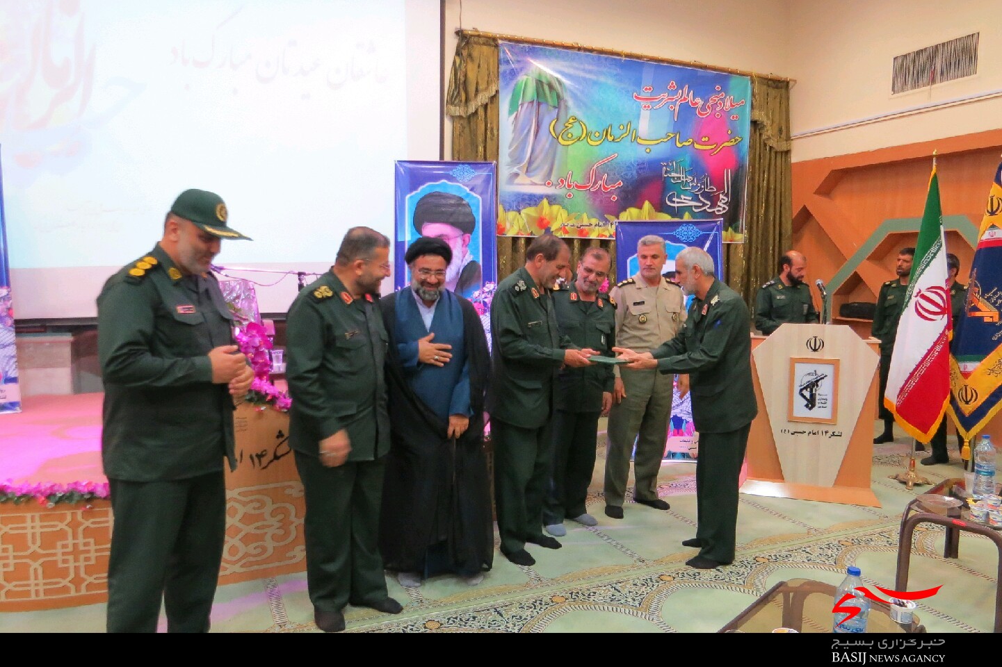 مراسم تکریم و معارفه فرمانده لشکر ۱۴ امام حسین (ع) برگزار شد مراسم تکریم و معارفه فرمانده لشکر ۱۴ امام حسین (ع) برگزار شد