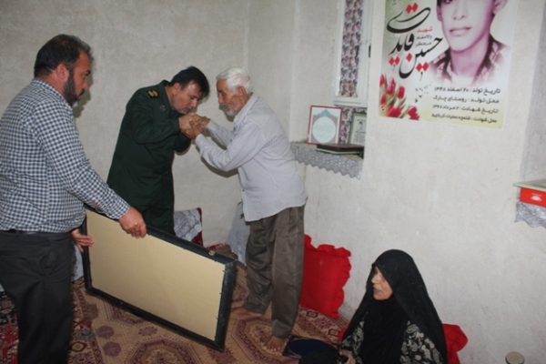 دیدار با خانواده شهید فرهنگی حسین قایدی دیدار با خانواده شهید فرهنگی حسین قایدی
