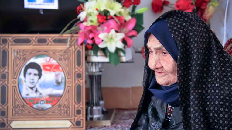 مادر شهید خانلرخانی به فرزند شهیدش پیوست مادر شهید خانلرخانی به فرزند شهیدش پیوست