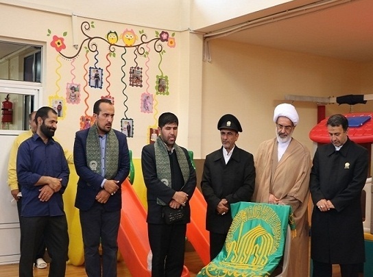 حضور خادمین آستان قدس رضوی به همراه پرچم متبرک صحن و سرای ملکوتی امام رضا(ع) در منطقه ۱۷ تهران