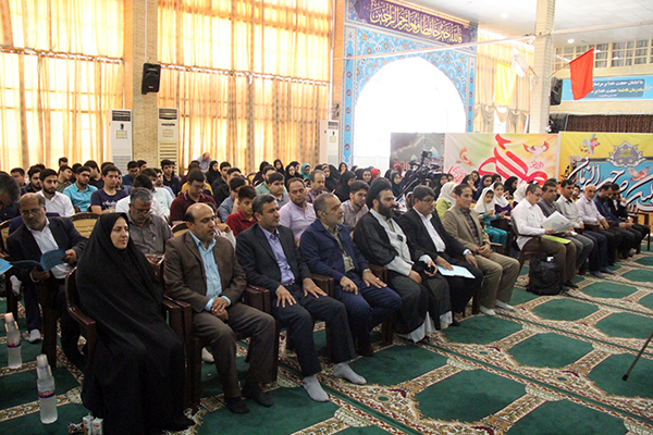 دیدار دانش آموزان نخبه شهرستان بوشهر با امام جمعه بوشهر