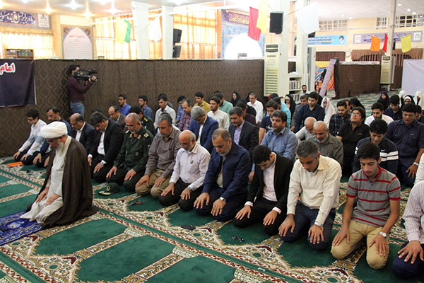 دیدار دانش آموزان نخبه شهرستان بوشهر با امام جمعه بوشهر