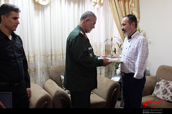 دیدار سردار رزمجو با خانواده یک شهید و یک جانباز دفاع مقدس