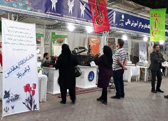 بازدید رئیس کمیسیون آموزش و تحقیقات مجلس از نمایشگاه یاد یاران