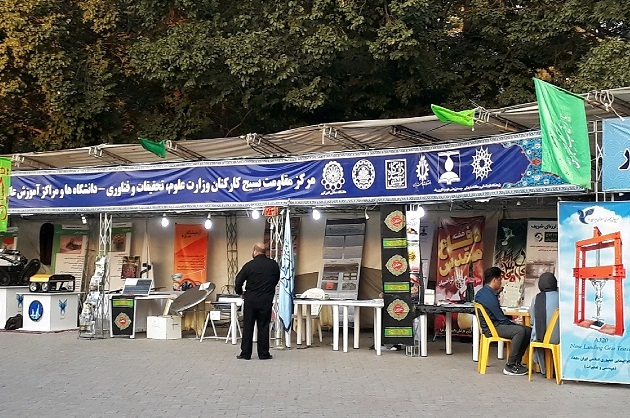 بازدید رئیس کمیسیون آموزش و تحقیقات مجلس از نمایشگاه یاد یاران