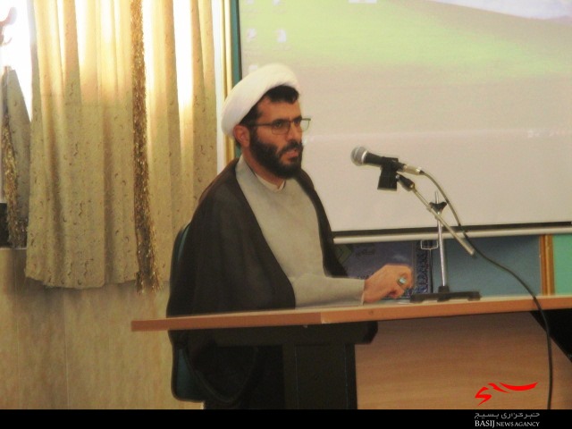 بسیاری از مشکلات اجتماعی جامعه امروزی نتیجه عمل نکردن به قرآن است