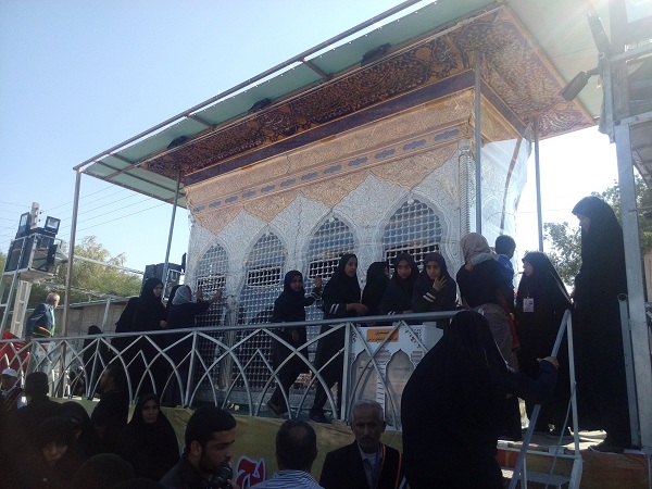 ضریح خیمه گاه امام حسین(ع) و حضرت قاسم(ع) وارد دلوار شد ضریح خیمه گاه امام حسین(ع) و حضرت قاسم(ع) وارد دلوار شد