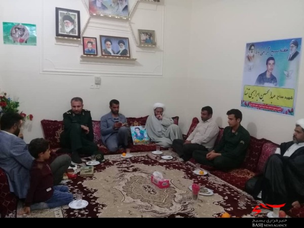 دیدار با خانواده شهدا و ایثارگران یک وظیفه است.