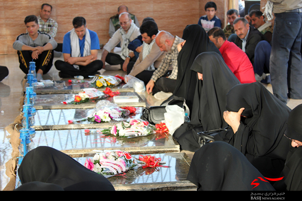 بازدید کاروان شرکت پالایش و پخش فرآورده های نفتی از یادمان شهدای شرق کارون بازدید کاروان شرکت پالایش و پخش فرآورده های نفتی از یادمان شهدای شرق کارون