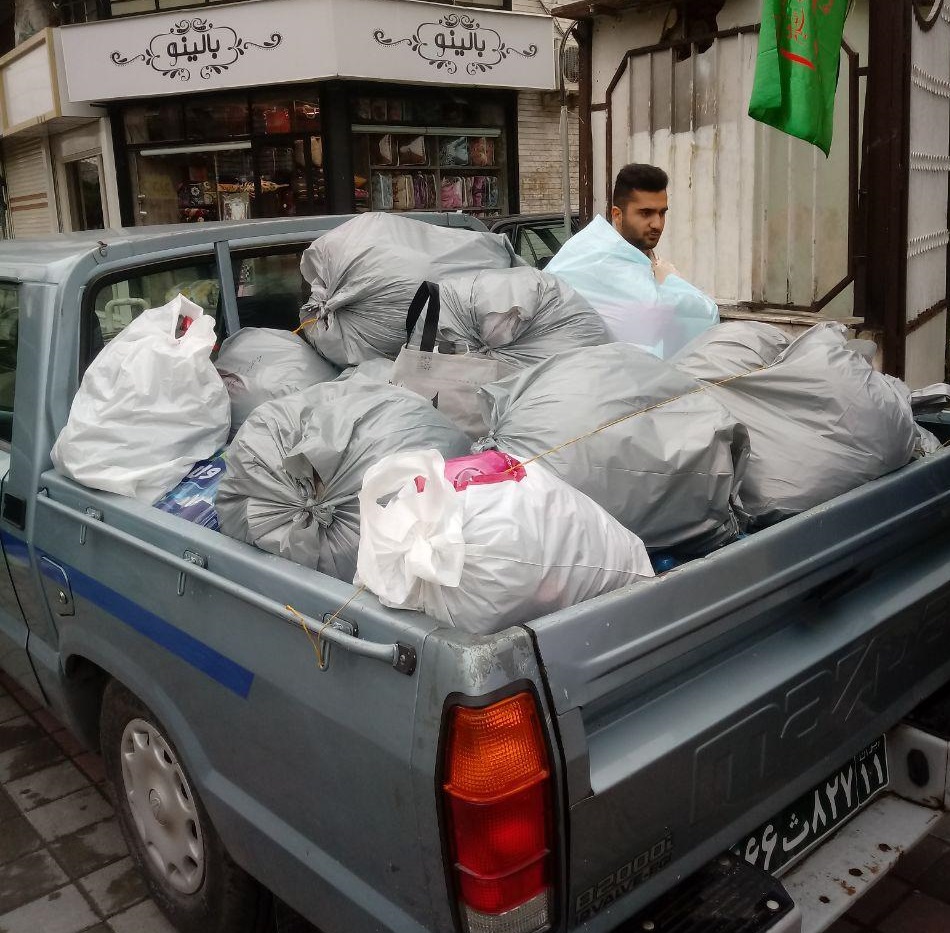 ارسال کمکهای مردمی حوزه 5 مقاومت شهری سپاه ناحیه مرکزی رشت به مناطق سیل زده شمال کشور + تصاویر ارسال کمکهای مردمی حوزه 5 مقاومت شهری سپاه ناحیه مرکزی رشت به مناطق سیل زده شمال کشور + تصاویر
