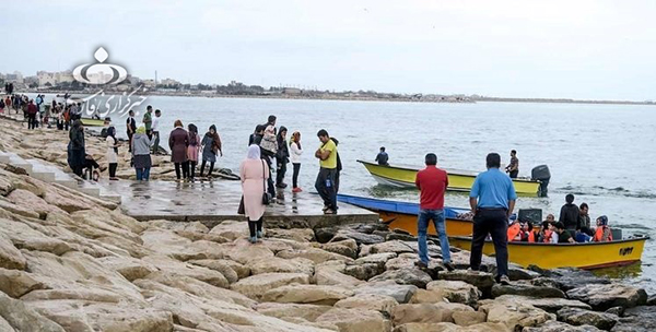 حضور 700 هزار مسافر نوروزی در بندر «گناوه» / ترافیک سنگین در جنوب کشور حضور 700 هزار مسافر نوروزی در بندر «گناوه» / ترافیک سنگین در جنوب کشور
