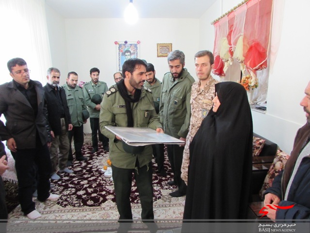 گلباران مزار شهدا/ديدار با خانواده شهدا و خانواده هاي محروم/برپايي ميز خدمت جهادى