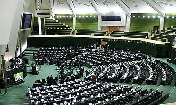 از سپاه به عنوان یک نهاد انقلابی حمایت قاطع می کنیم از سپاه به عنوان یک نهاد انقلابی حمایت قاطع می کنیم