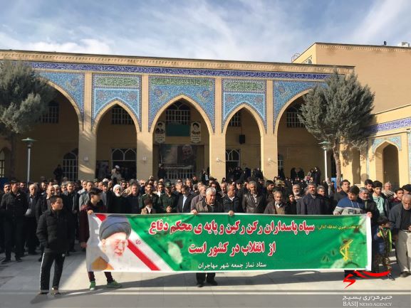 گزارش تصویری از برگزاری نماز جمعه / راهپیمایی / گلباران قبور شهدای گمنام در مسجد ولیعصر شهر مهاجران