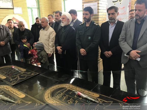 گزارش تصویری از برگزاری نماز جمعه / راهپیمایی / گلباران قبور شهدای گمنام در مسجد ولیعصر شهر مهاجران
