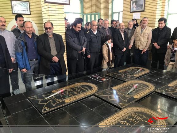 گزارش تصویری از برگزاری نماز جمعه / راهپیمایی / گلباران قبور شهدای گمنام در مسجد ولیعصر شهر مهاجران
