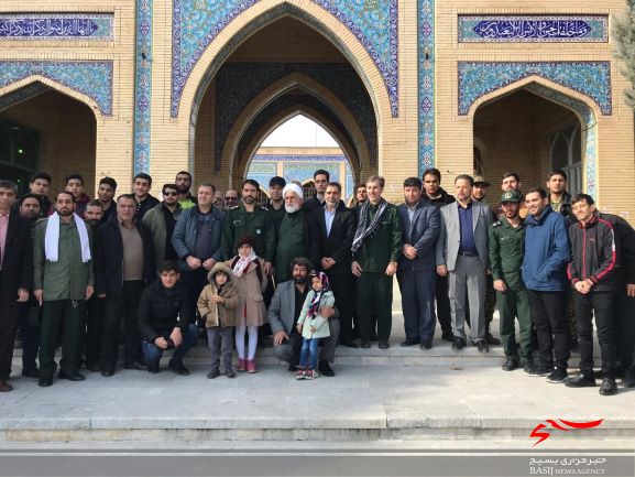 گزارش تصویری از برگزاری نماز جمعه / راهپیمایی / گلباران قبور شهدای گمنام در مسجد ولیعصر شهر مهاجران