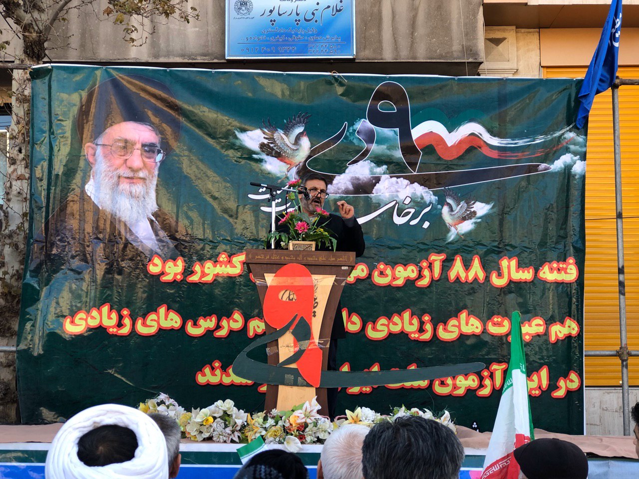 مشکلات کشور از سر غفلت به آرمان ها و شعارها و ایثارگری های ملت ایران است مشکلات کشور از سر غفلت به آرمان ها و شعارها و ایثارگری های ملت ایران است