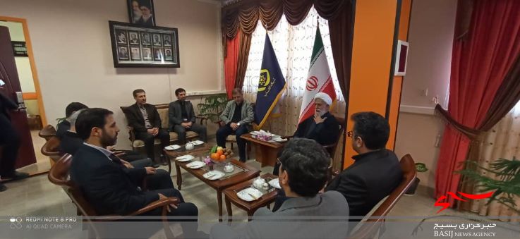 دیدار اعضای ستاد یادواره ده شهید گمنام شهر مهاجران با مدیر کل صدا و سیمای استان مرکزی