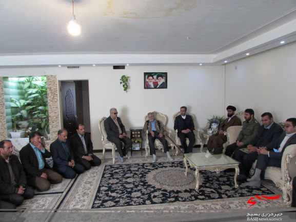 گزارش تصویری از مراسم گلباران قبور شهدا /دیدار با خانواده شهید / تودیع و معارفه شهردار هندودر گزارش تصویری از مراسم گلباران قبور شهدا /دیدار با خانواده شهید / تودیع و معارفه شهردار هندودر