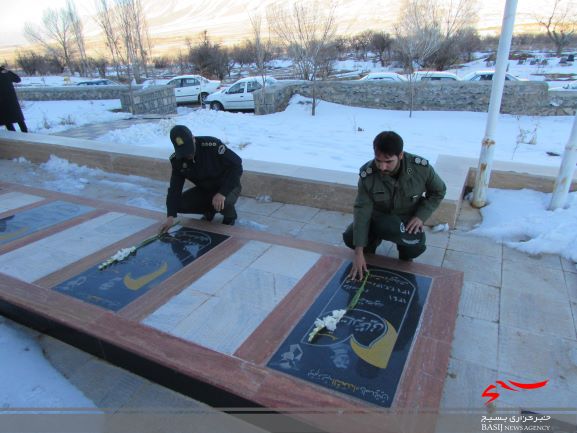 گلباران مزار شهدا/دیدار با خانواده شهدا و خانواده های محروم روستای سرسختی شهرستان شازند گلباران مزار شهدا/دیدار با خانواده شهدا و خانواده های محروم روستای سرسختی شهرستان شازند