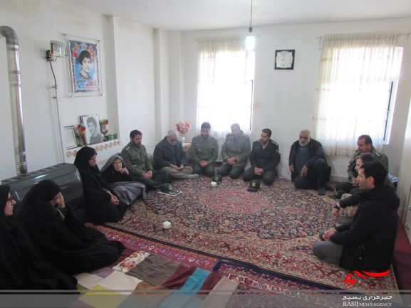 گلباران مزار شهدا/دیدار با خانواده شهدا و خانواده های محروم روستای سرسختی شهرستان شازند گلباران مزار شهدا/دیدار با خانواده شهدا و خانواده های محروم روستای سرسختی شهرستان شازند